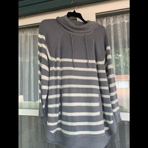 St John’s Bay - Cowl neck sweater with pockets